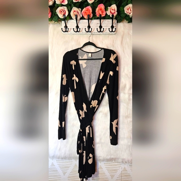 Old Navy Classic Bird Print Wrap Dress - Picture 1 of 6